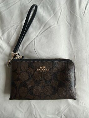 COACH Brown & Black Signature Wristlet Clutch